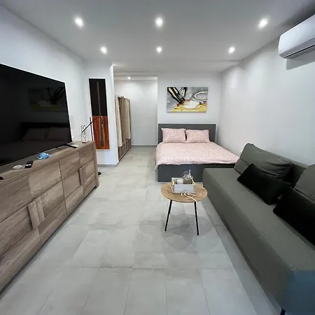 Bb Apartment *